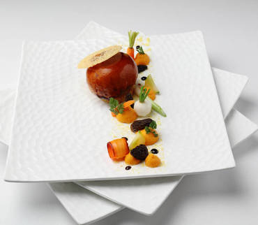 Ballotine de volaille au vieux Gruyère glacée  dans son jus, mousseline de carottes et cuchaule dorée