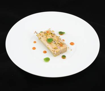Terrine de foie gras de canard, filets de perches LOË fumés, orange, pollen
