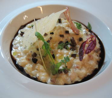 Risotto « Carnaroli  Alonda » à la truffe Noire du Périgord et saucisson vaudois, jus goûteux au basilic